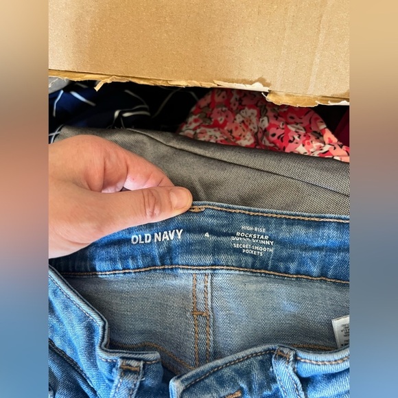 Old Navy - High Rise - Rockstar Super Skinny Jeans - Picture 2 of 3